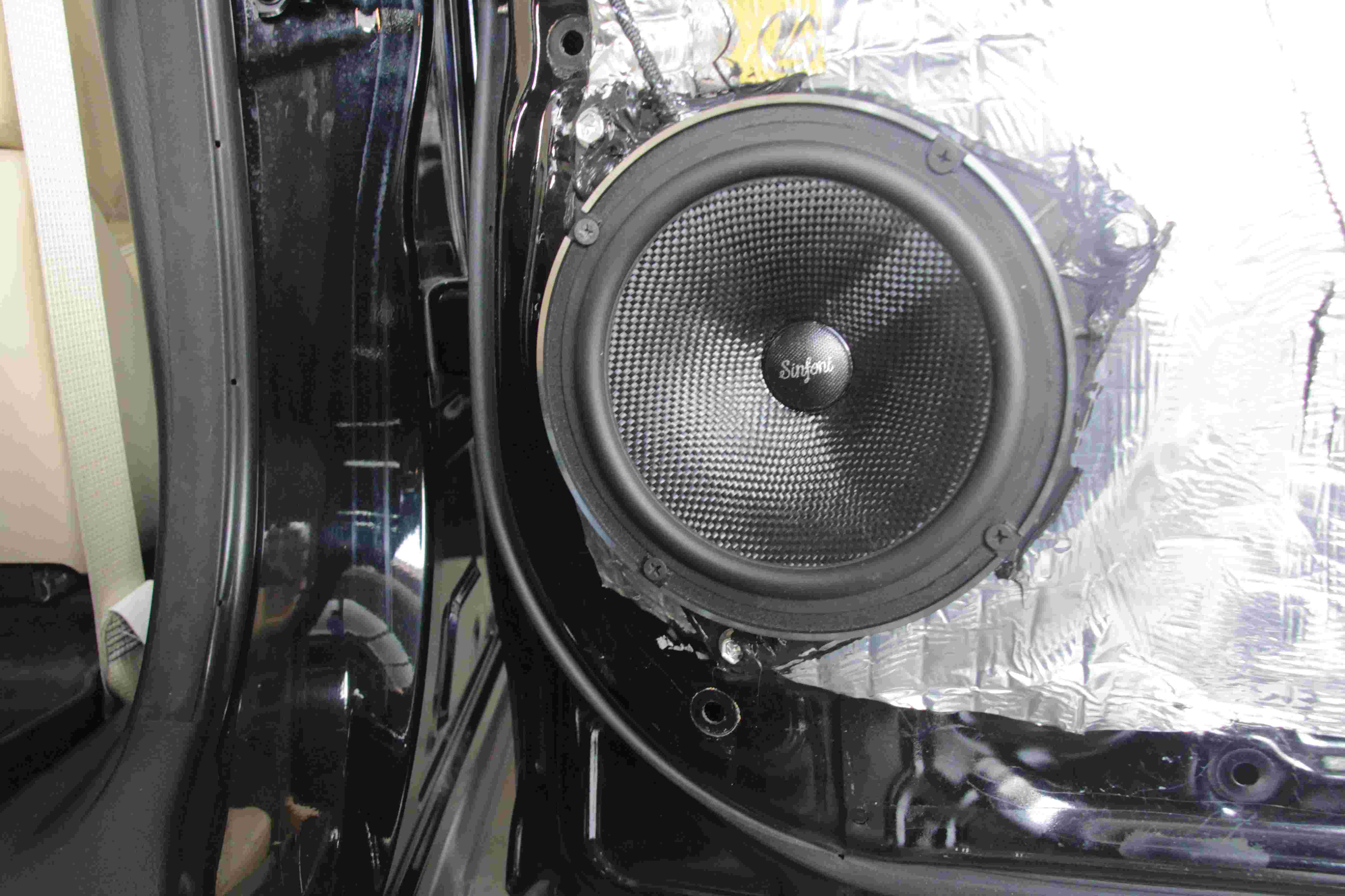 三分频车载音响安装，佛山安装升级隔音车载音响案例