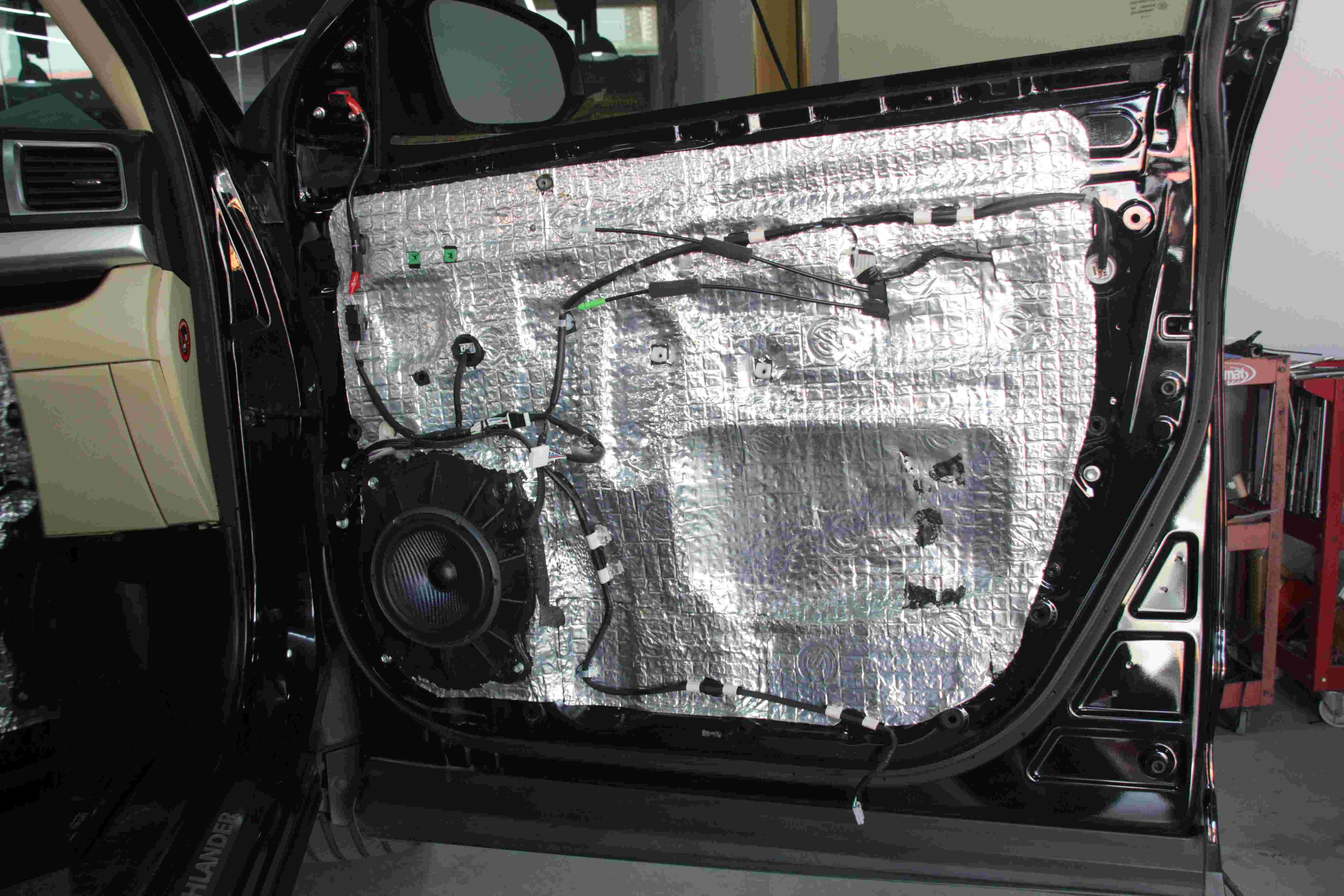 排名好改装排名好汽车音响中心，广州市隔音汽车音响隔音改装案例