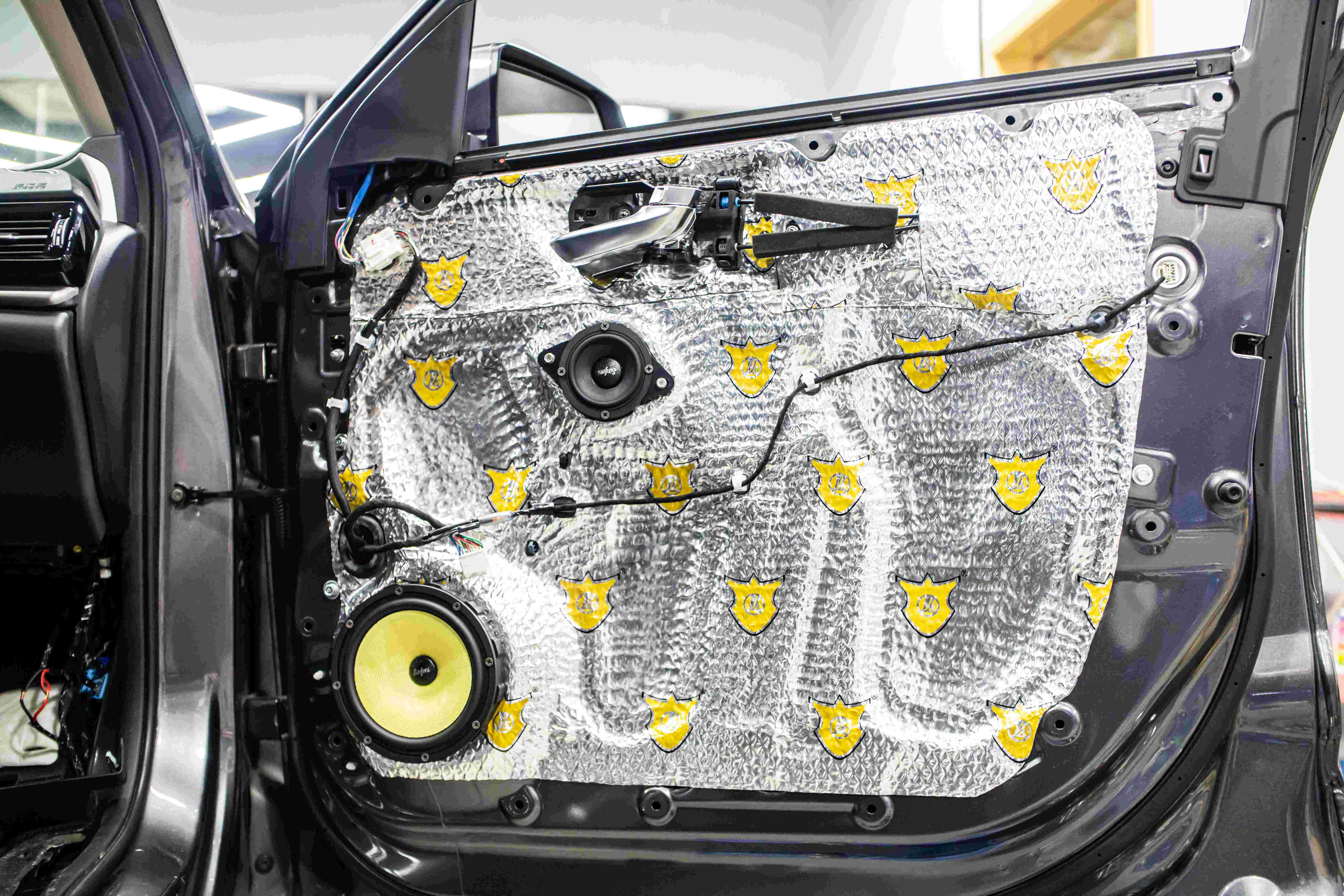 改装汽车音响改装，广东佛山市发烧级汽车音响无损改装案例